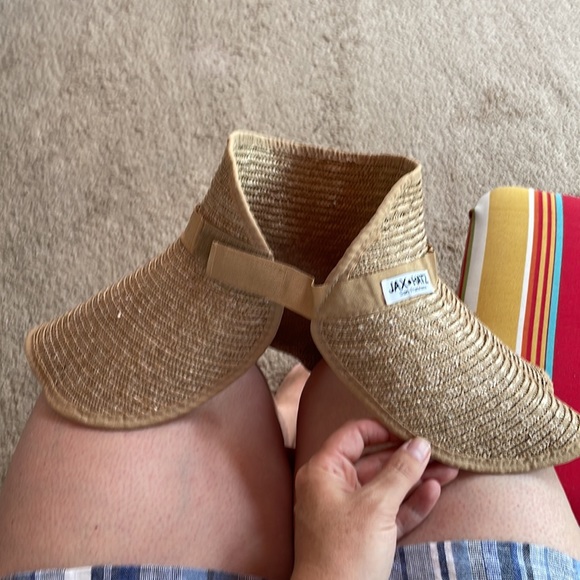 Jax Hatz- Unhat Sunhatz Handmade in USA, Packable Raffia Visor in Natural Colors - Picture 6 of 9